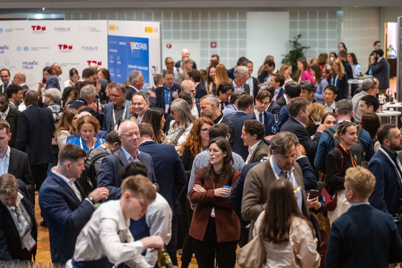 Visitors between the exhibition booths at the Swiss Biotech Day 2026